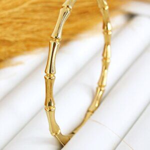 Sleek Bone-Inspired Stainless Steel Bangle - Minimalist Style